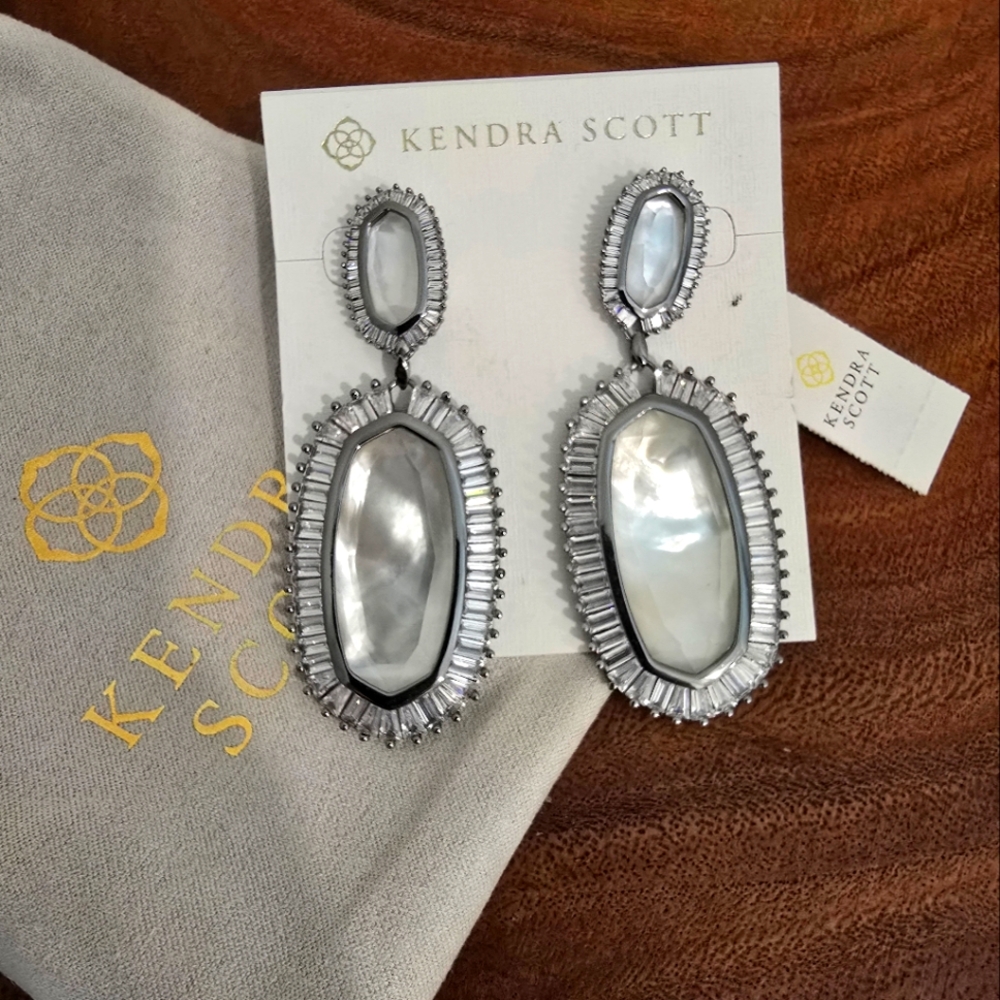 *Rare* Kendra Scott LUXE Kaki Mother of Pearl in Silver
